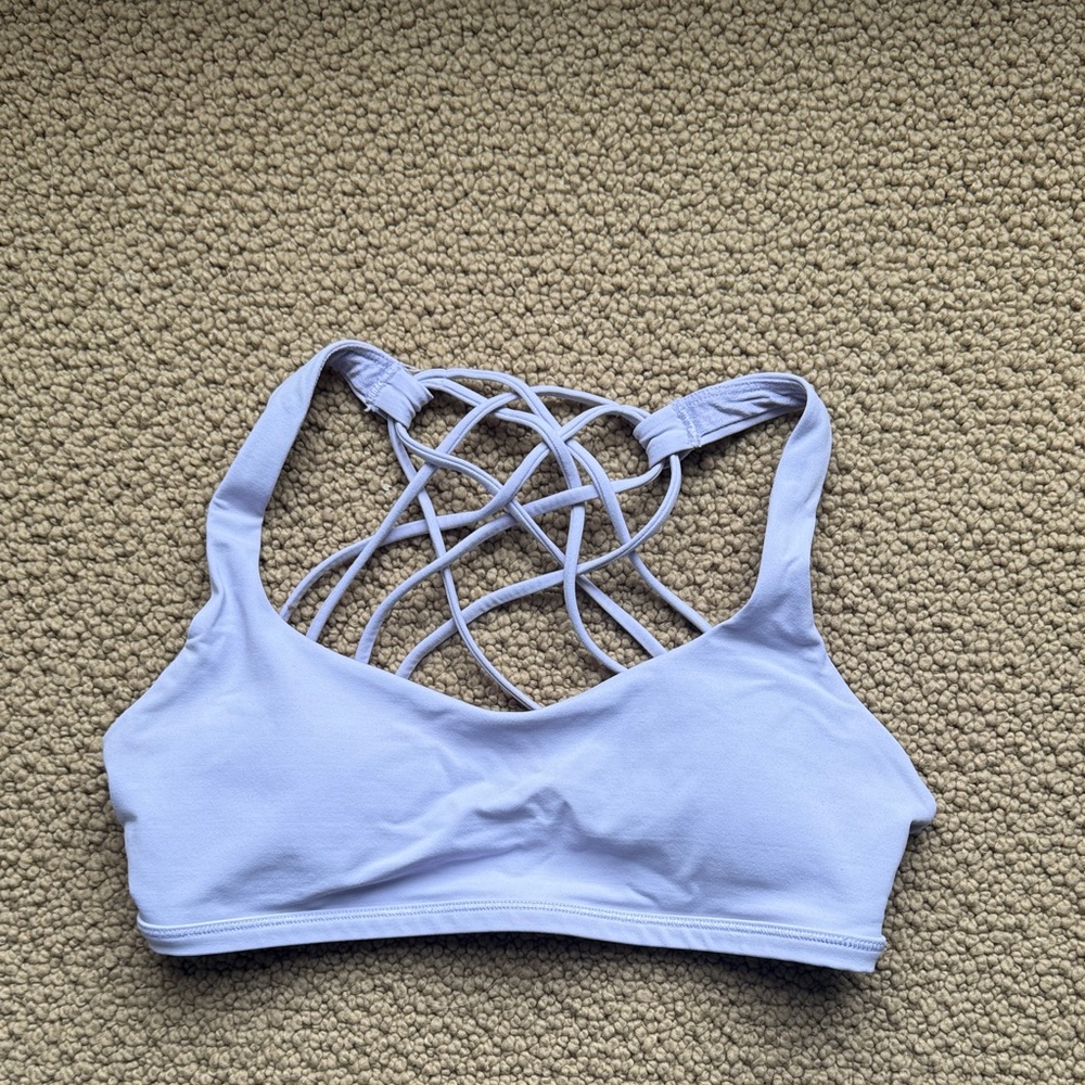 Lululemon Free to be Wild size 4